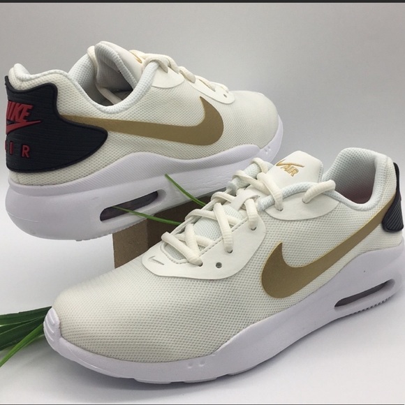 Nike Shoes - Nike Women's Air Max Oketo